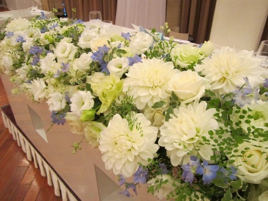 レインボーホール 鹿児島の結婚式披露宴会場の装花イイヤマフローリスト